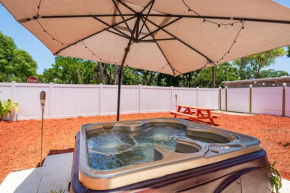 Cozy Jacuzzi Home Heart of Tampa